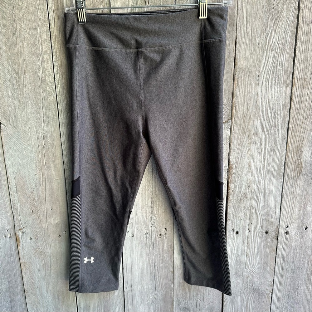 Under Armour Athletic Fitted Pants Women's Size M Heat Gear Capri Compression